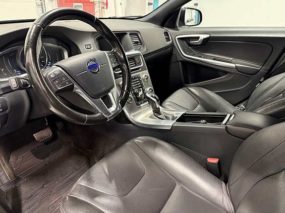 Volvo V60 Cross Country 6 of 16