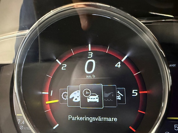 Volvo V60 Cross Country 11 of 16