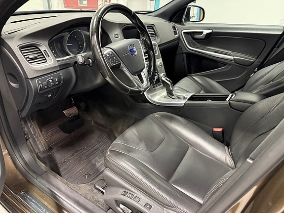 Volvo V60 Cross Country 5 of 16