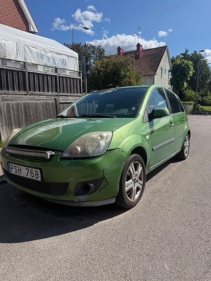 Ford Fiesta 2 of 10