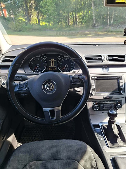 Volkswagen Passat 3 of 3