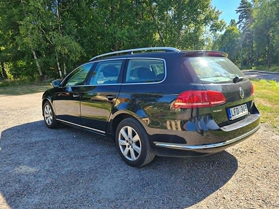 Volkswagen Passat 2 of 3