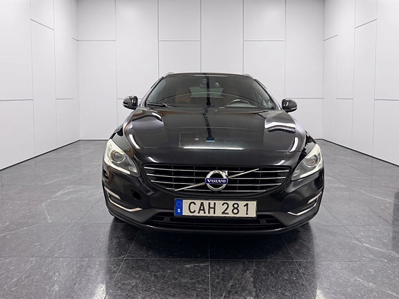 Volvo V60 2 of 15