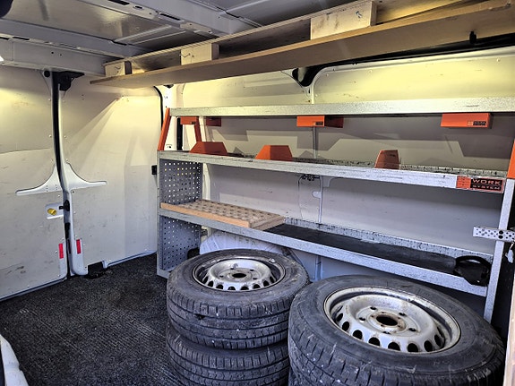 Ford Transit Custom 10 of 27