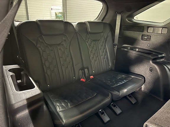 Kia Sorento 16 of 27