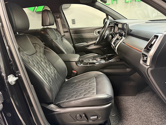 Kia Sorento 12 of 27