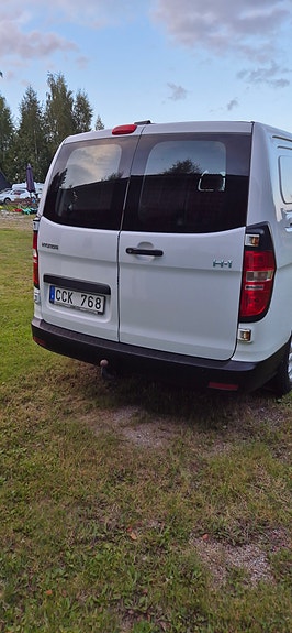 Hyundai H-1 4 of 7