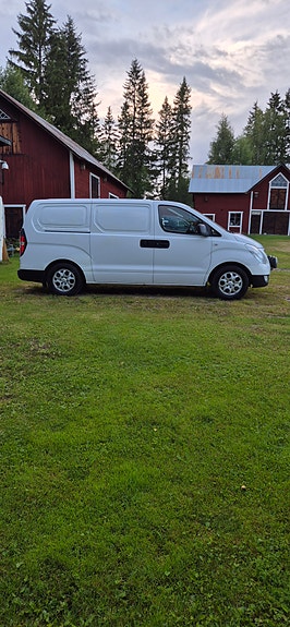 Hyundai H-1 3 of 7
