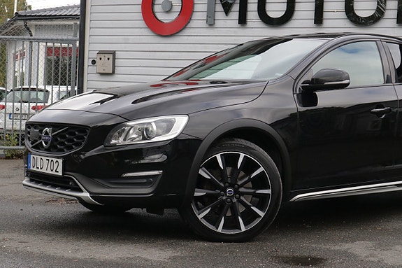 Volvo S60 Cross Country 2 of 30