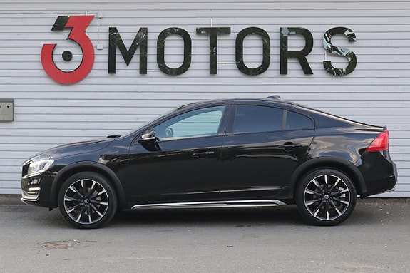 Volvo S60 Cross Country 3 of 30