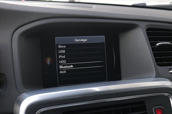 Volvo S60 Cross Country 18 of 30