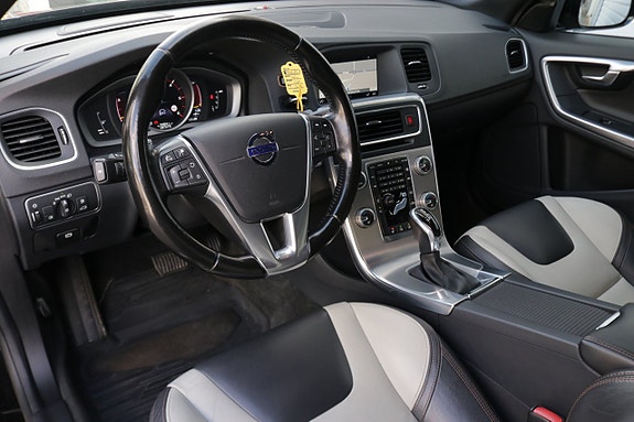 Volvo S60 Cross Country 7 of 30