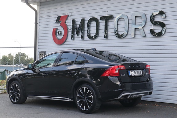 Volvo S60 Cross Country 21 of 30