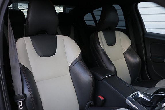 Volvo S60 Cross Country 27 of 30