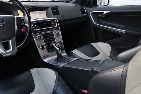 Volvo S60 Cross Country 20 of 30