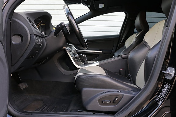 Volvo S60 Cross Country 6 of 30