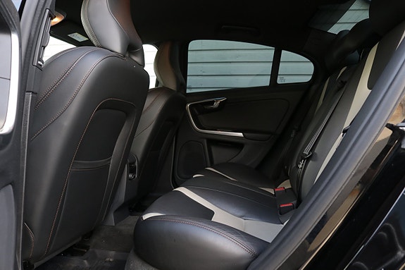 Volvo S60 Cross Country 26 of 30