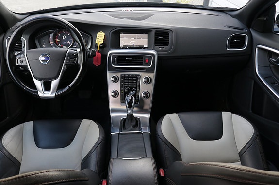 Volvo S60 Cross Country 9 of 30