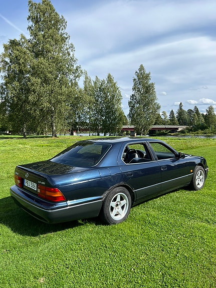 Lexus LS400 3 of 6
