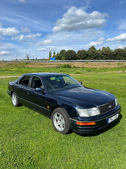 Lexus LS400 4 of 6