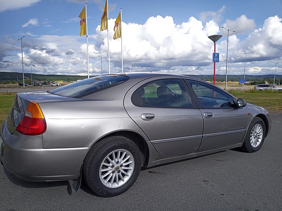Chrysler 300M 2 of 7