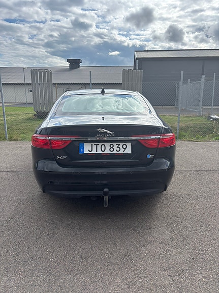 Jaguar XF 5 of 6