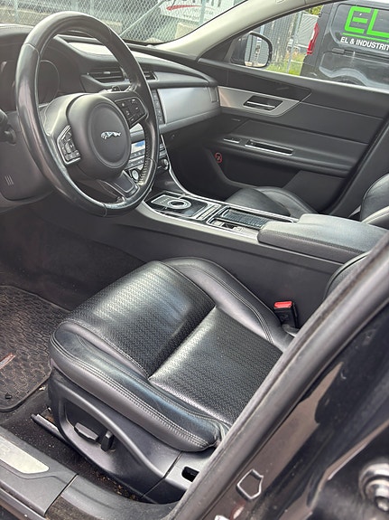 Jaguar XF 6 of 6