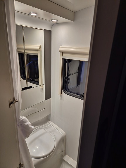 Adria Action 391PH 7 of 10