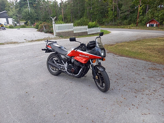 Suzuki GSX 750 ES 4 of 5