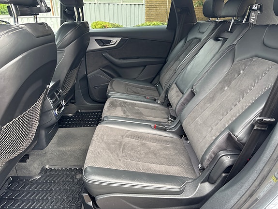 Audi Q7 9 of 19