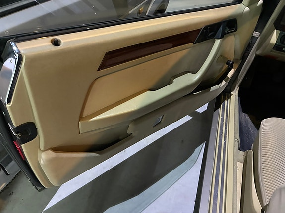 Mercedes-Benz 300 CE 2 of 9