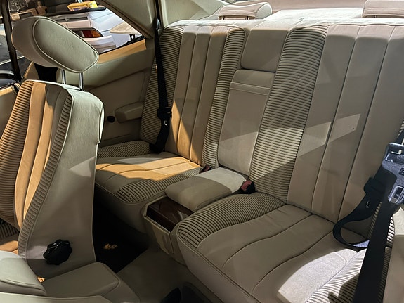 Mercedes-Benz 300 CE 5 of 9