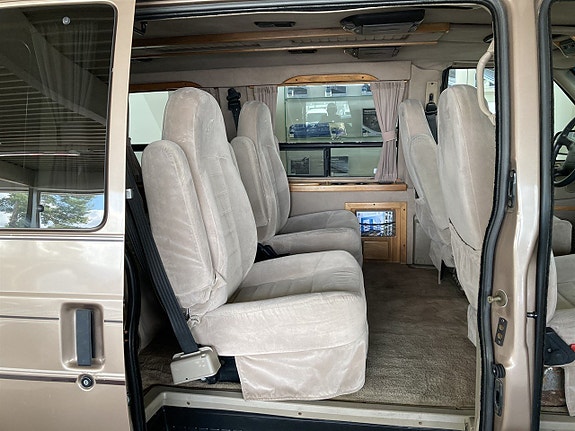 GMC Safari 9 of 17
