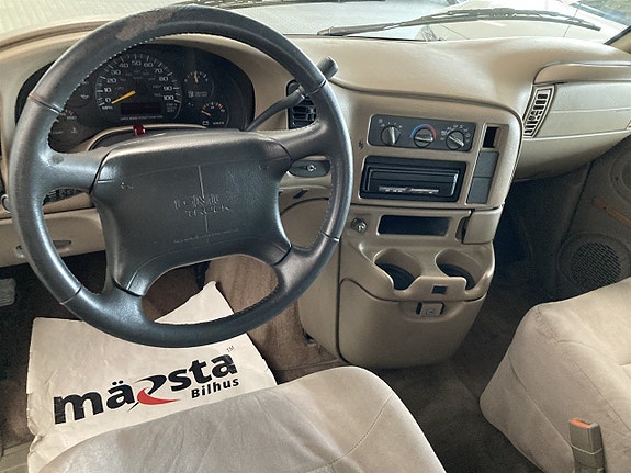 GMC Safari 11 of 17