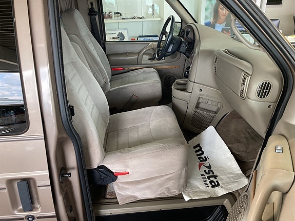 GMC Safari 7 of 17