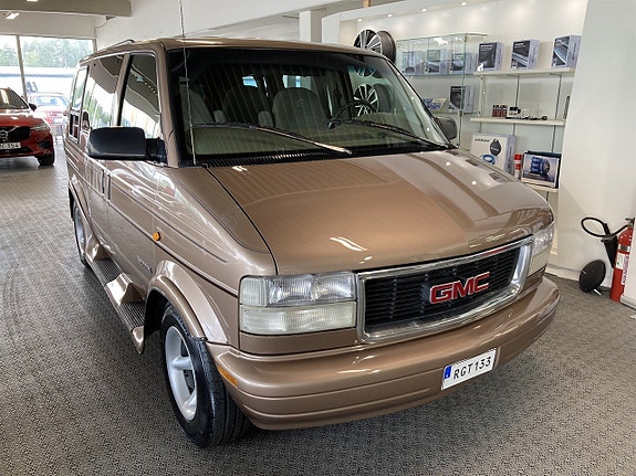 GMC Safari 2 of 17