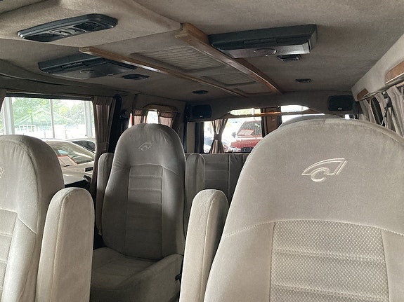 GMC Safari 12 of 17