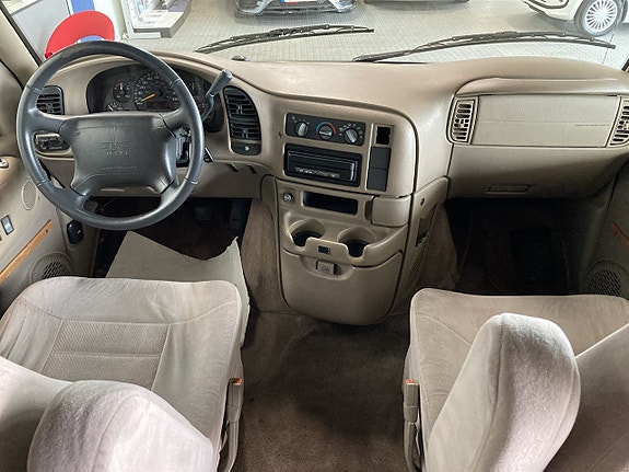 GMC Safari 14 of 17