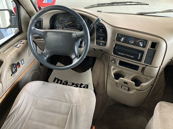 GMC Safari 15 of 17