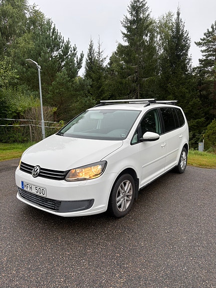 Volkswagen Touran 2 of 7