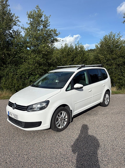 Volkswagen Touran 2 of 7
