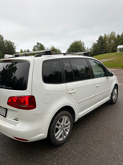 Volkswagen Touran 3 of 7