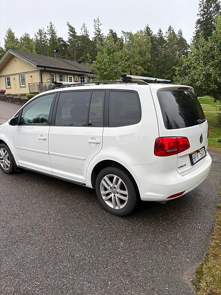 Volkswagen Touran 4 of 7