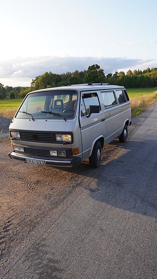 Volkswagen Caravelle 2 of 7