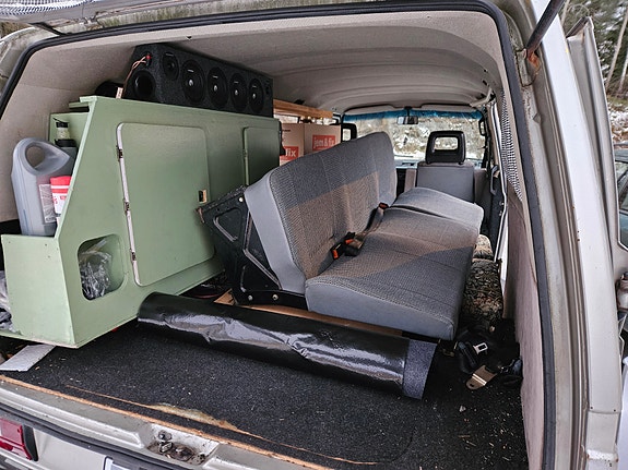 Volkswagen Caravelle 6 of 7