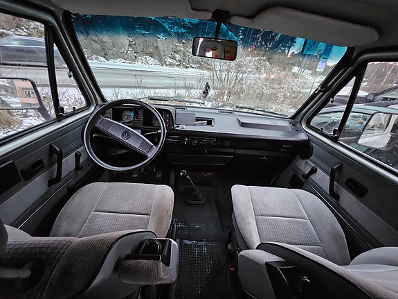 Volkswagen Caravelle 5 of 7