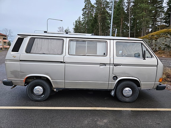 Volkswagen Caravelle 4 of 7