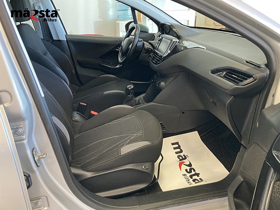 Peugeot 208 8 of 19