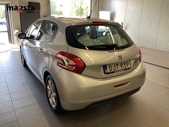 Peugeot 208 4 of 19