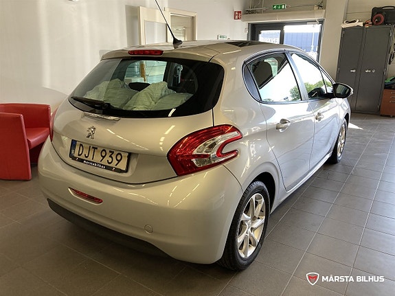 Peugeot 208 3 of 19